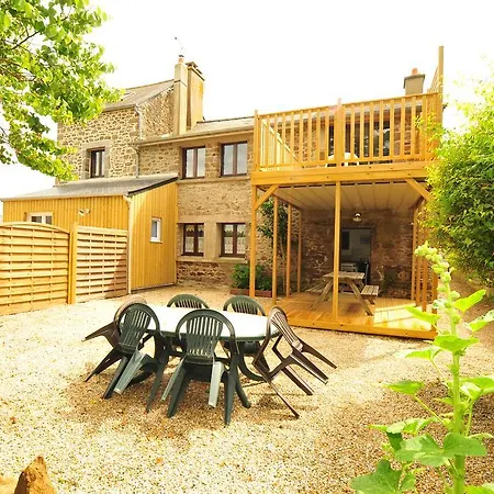 Duguesclin Holiday home